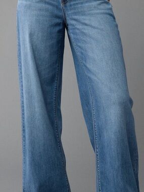 American Eagle Super High-Rise Wide Leg Jeans — Light Blue Denim